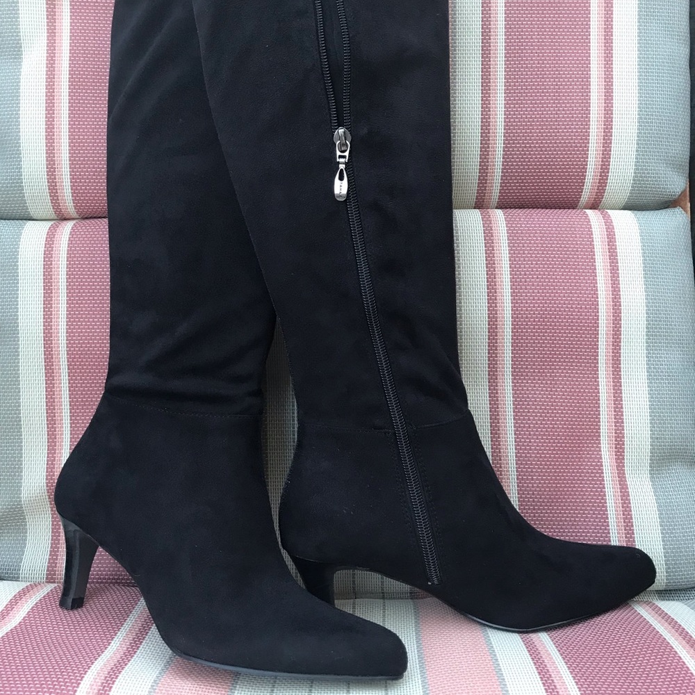 TAHARI Black Suede Boot